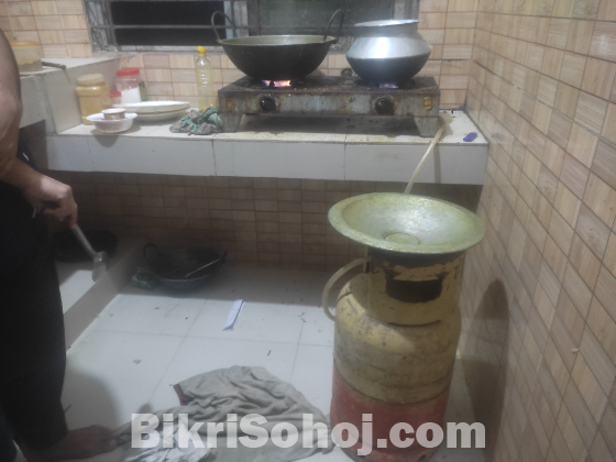 Gas cylinder with cula
